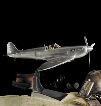 Center piece Spitfire model 75cm wing span £621